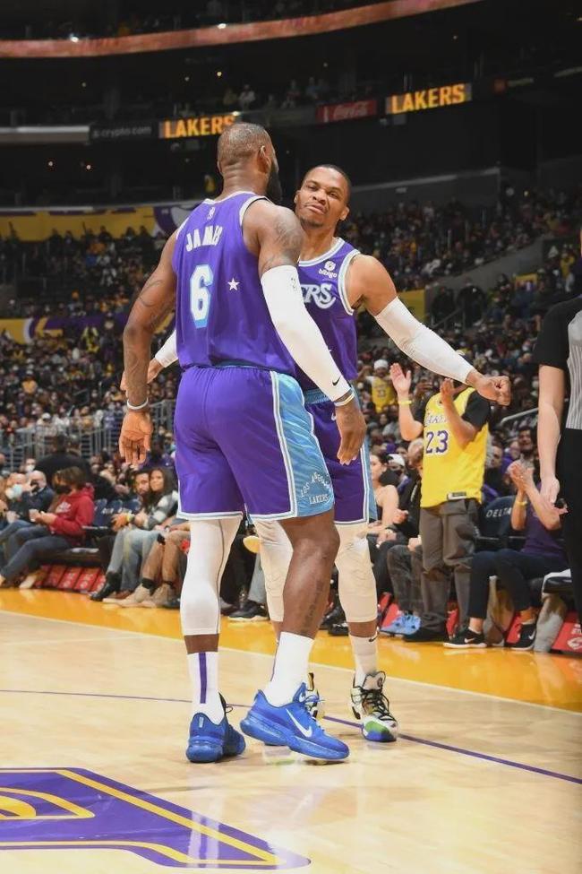 皇家马德里欲砸3000万欧元引进希腊天才穆扎基蒂斯，填补中场空缺（皇马拟斥资3000万欧引进希腊天才穆扎基蒂斯，补强中场）