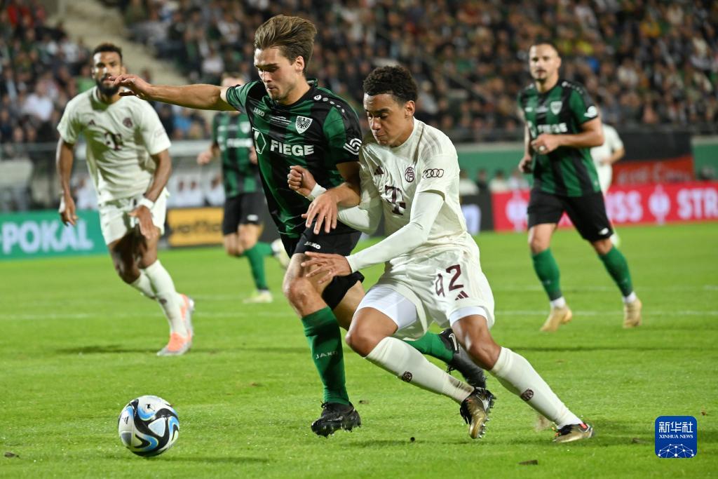 图赫尔：孔萨小腿紧张留在伦敦检查，我不介意福登踢9号位（图赫尔：孔萨小腿不适留伦敦检查，福登踢9号位我不反对）