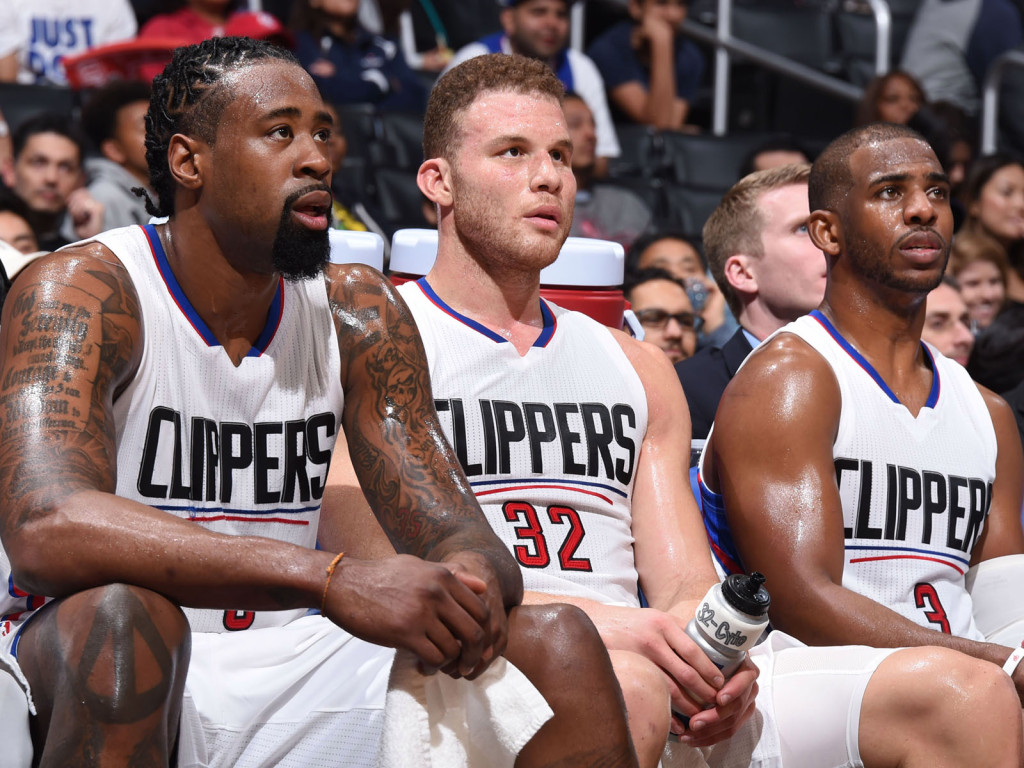 曼联球星表现亮眼，巴萨考虑买断拉什福德，利物浦遭绝平，阿森纳惨败维拉。（曼联核心闪耀，巴萨欲买断拉什福德；利物浦被绝平，阿森纳惨败维拉）