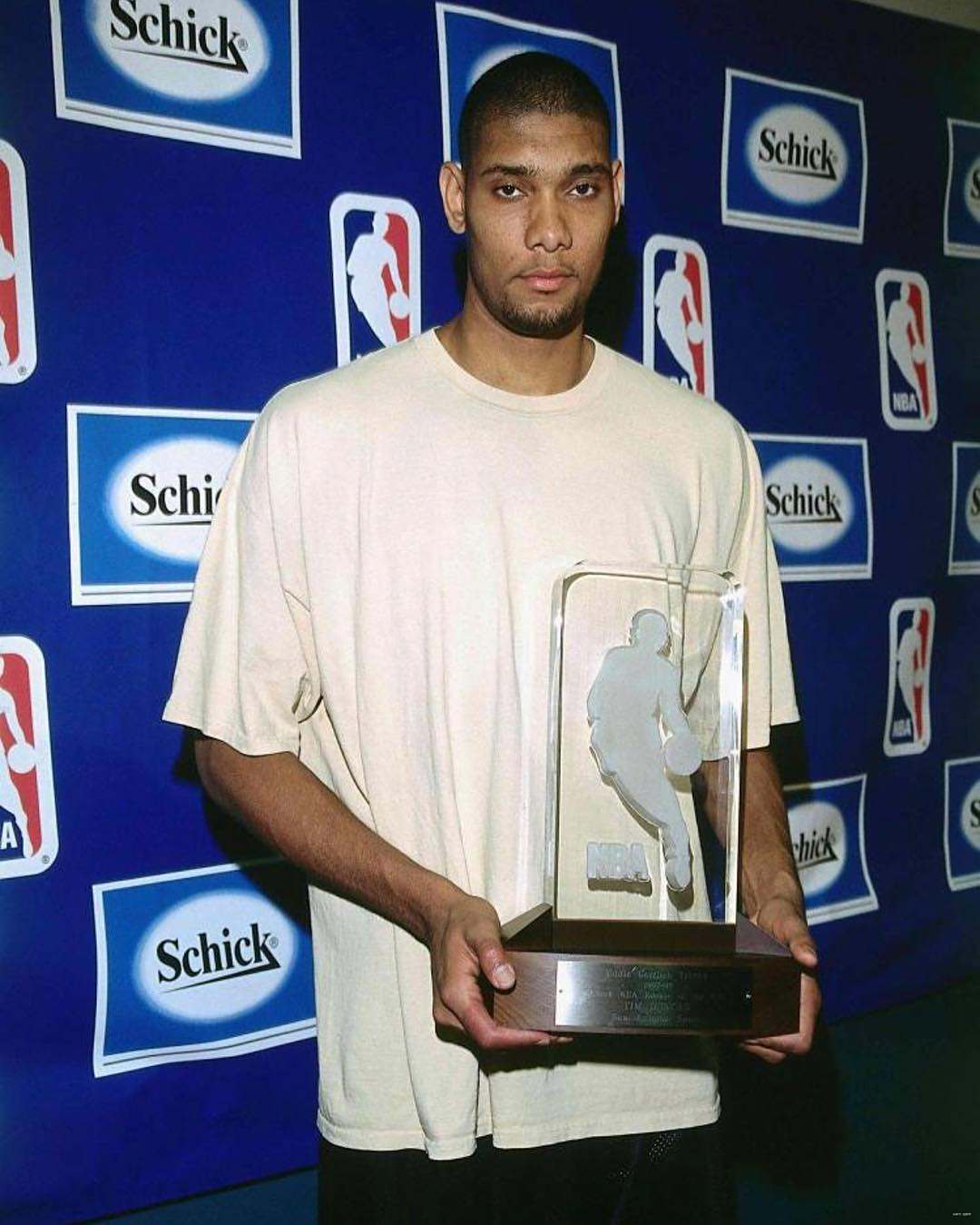 活塞伤病更新：哈里斯将缺战雄鹿，萨瑟迎来赛季首秀（活塞伤情：哈里斯无缘对阵雄鹿，萨瑟迎来赛季首秀）