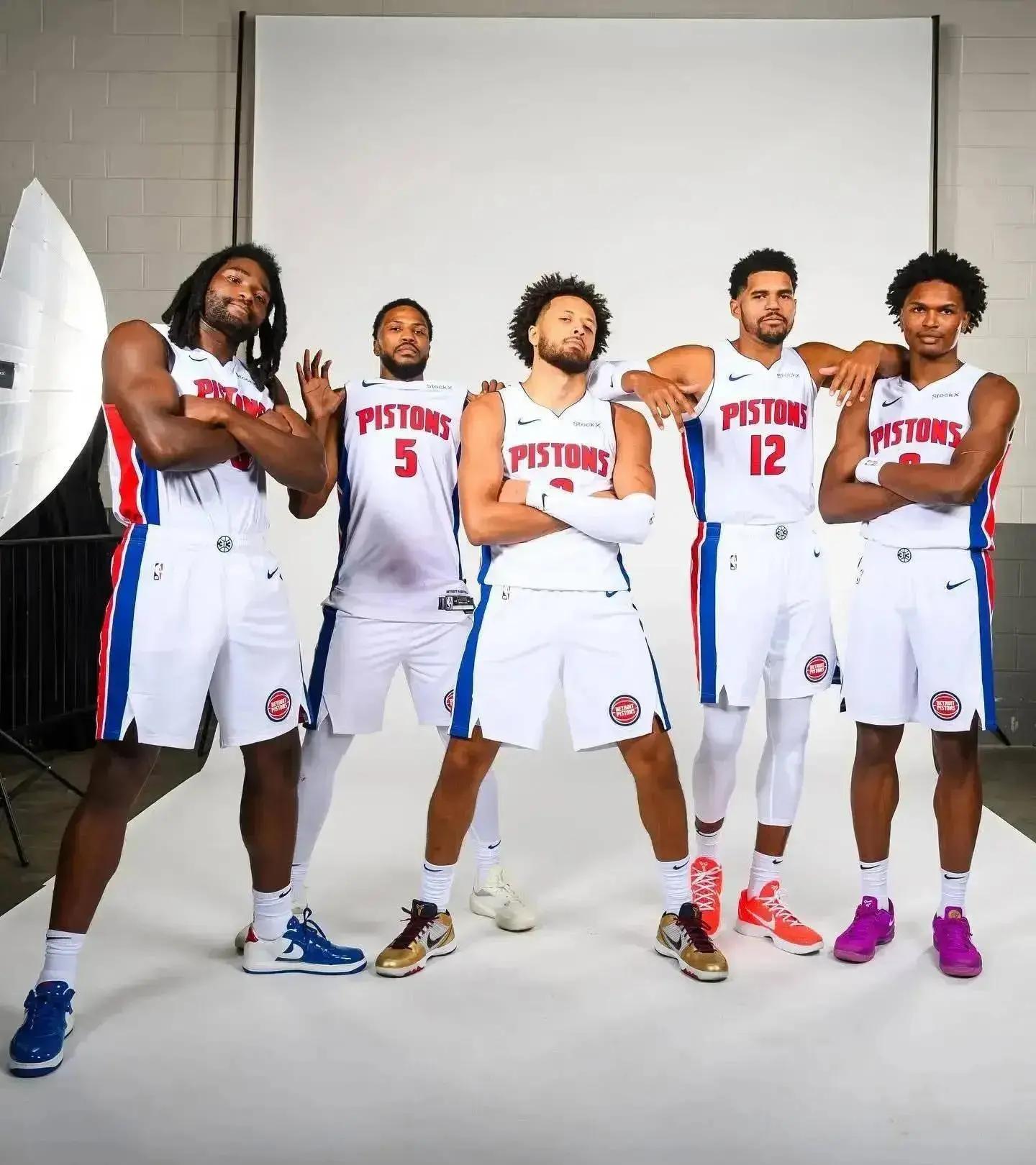 米体：联赛14轮不胜，佛罗伦萨多名球员及其家人遭死亡威胁（米体：佛罗伦萨联赛14轮不胜，多名球员及家属收到死亡威胁）