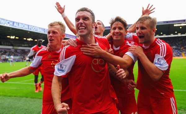 字母哥仅打3分钟伤退！雄鹿多点开花完成18分逆转捍卫主场